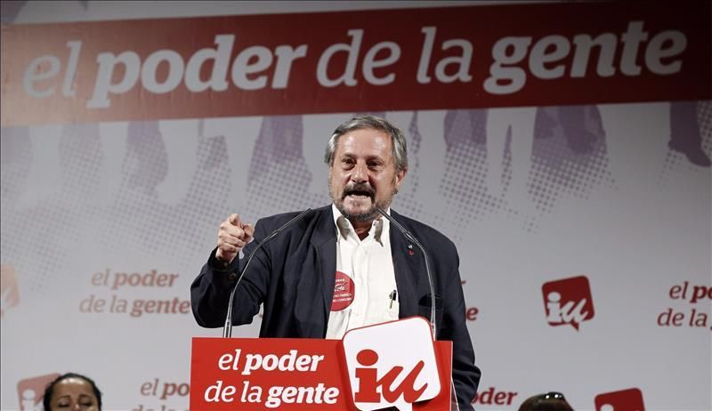 Cayo Lara llama contra la herencia dañina de PP y PSOE en arranque de campaña