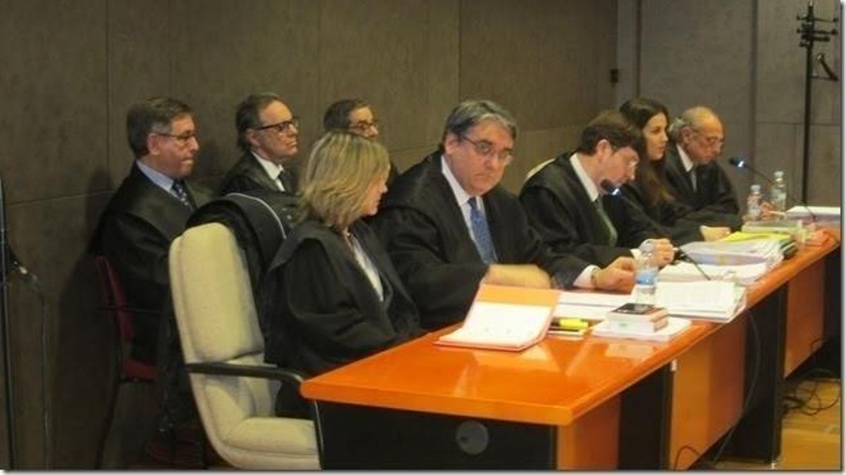 Mario Fernández dice que el objetivo era "buscar un puesto de trabajo" a Cabieces, "y no un puesto para cobrar"