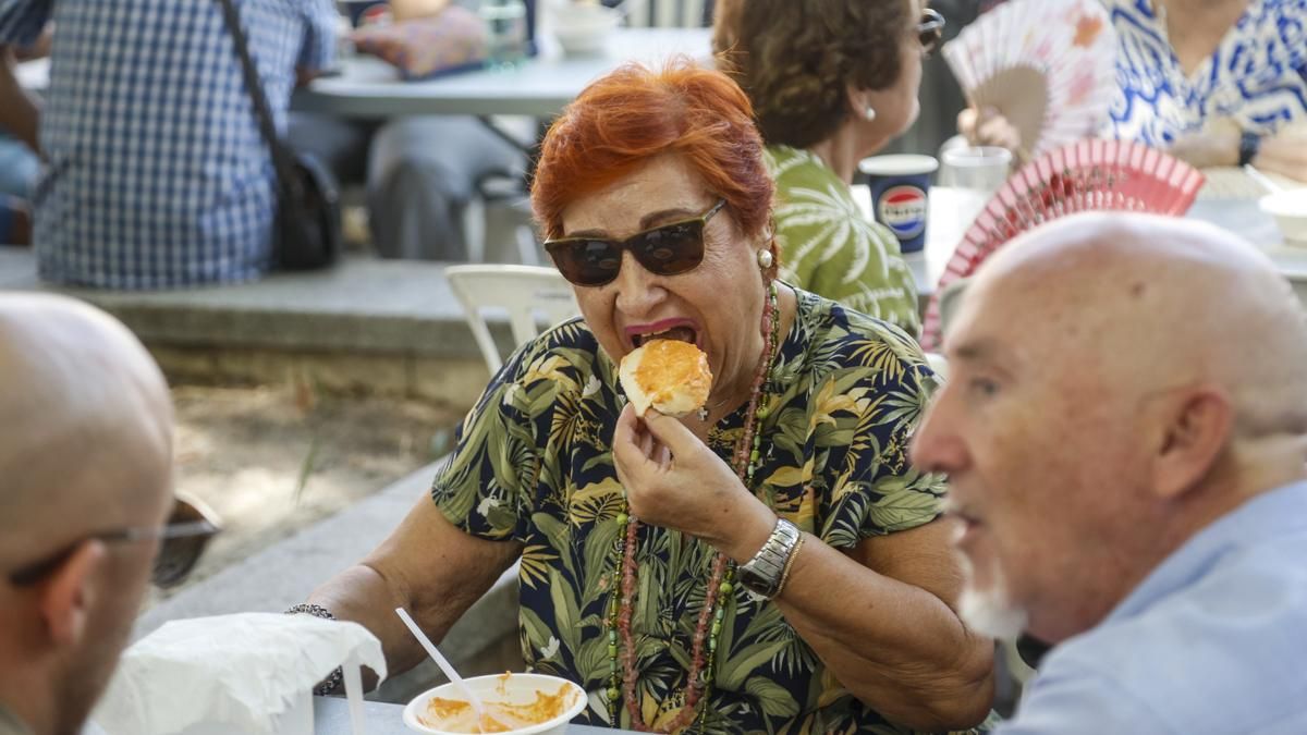 Salmorejá y ambiente en la Velá el día de la Fuensanta