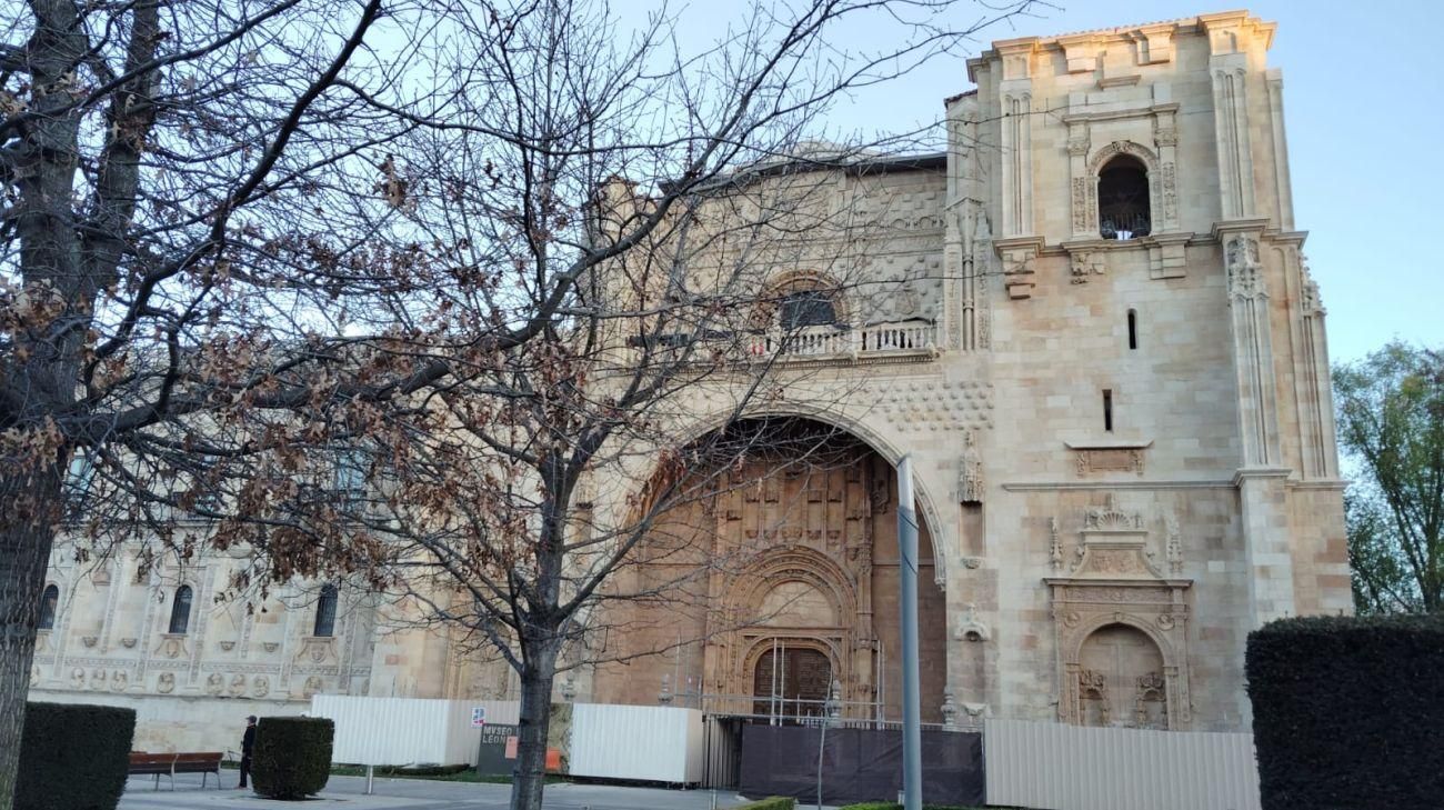 Termina la restauración de la fachada de la Iglesia de San Marcos de León