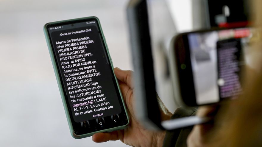 Asturias supera con éxito la alerta de simulacro enviada a los móviles de la población para casos de emergencia