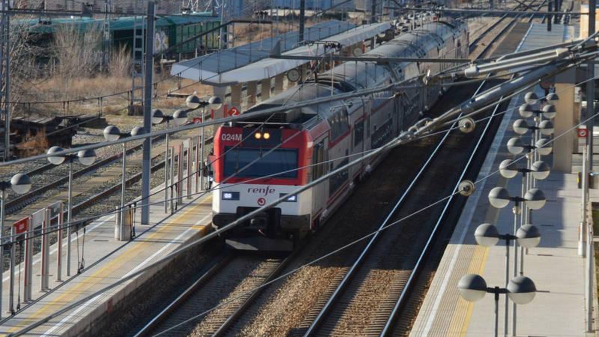 Corte total de la línea férrea entre Guadalajara y Azuqueca de Henares debido al descarrilamiento de un tren
