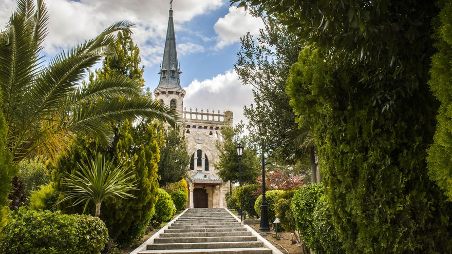 La ermita que está apenas a una hora de Madrid y que merece una visita: con arte modernista y entrada libre