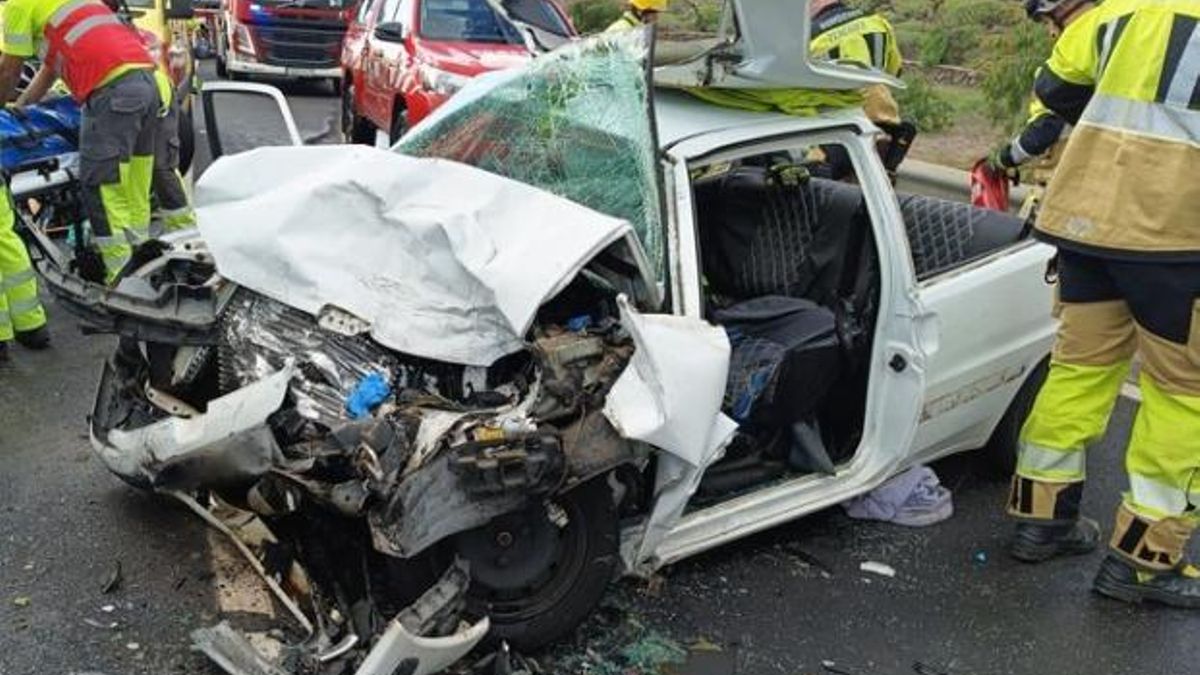 Cinco heridos, uno de ellos grave, en una colisión entre dos vehículos en Tenerife