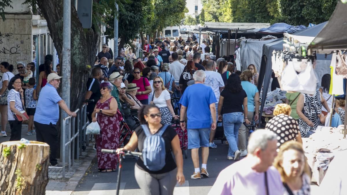 Mercadillo del sector sur vuelve junto a la avenida de Cádiz