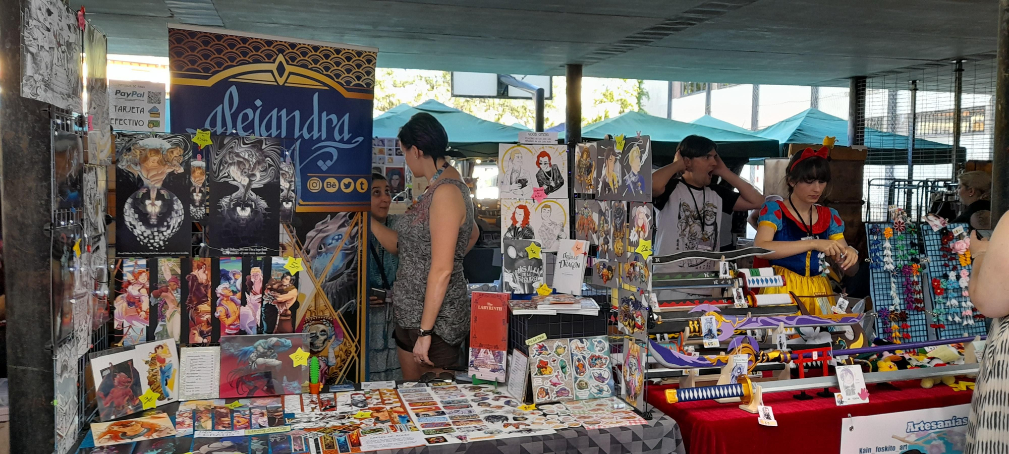 Otro puesto con productos artesanos fandom