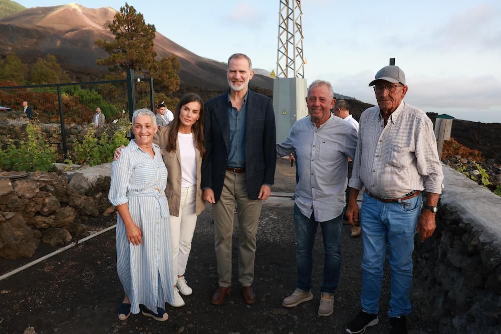 Los Reyes de España se reunieron con afectados por la erupción. CASA REAL
