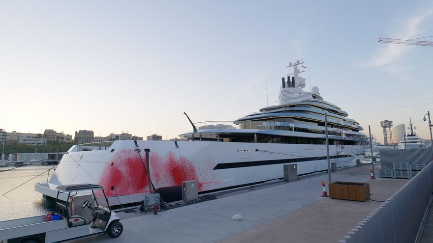 Estado del yate 'Kaos', perteneciente a la heredera de Walmart, tras la protesta.