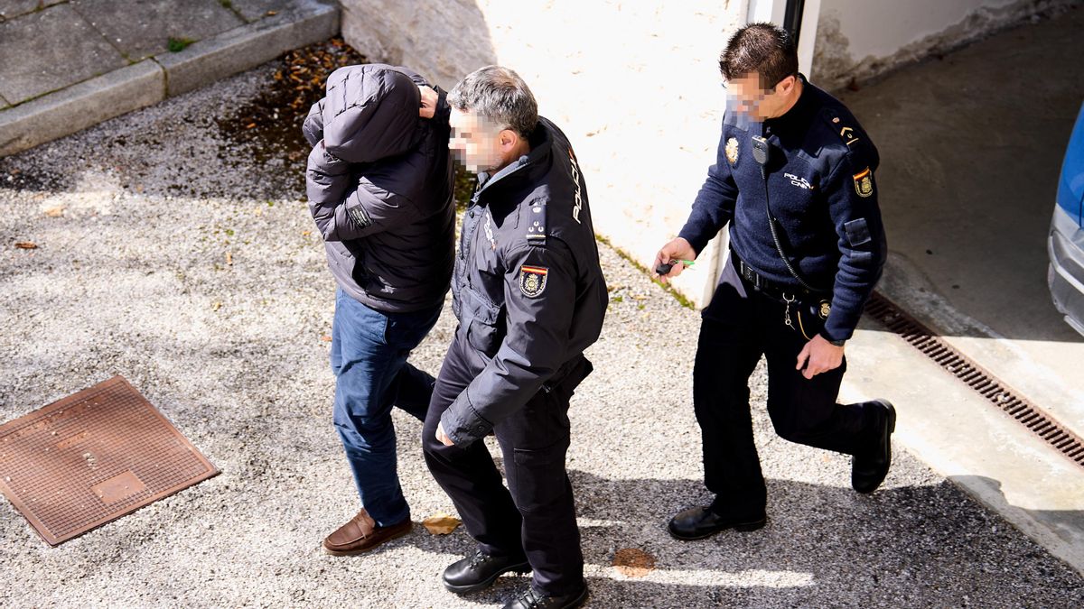 El jefe del Servicio de Carreteras de la Consejería de Obras Públicas, a su llegada al Complejo Judicial de Las Salesas el día en que se decretó su prisión provisional.