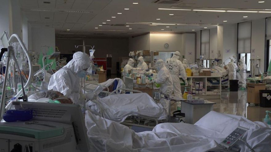 La tercera ola prosigue su escalada en Cantabria con otros dos fallecidos y una presión hospitalaria que no deja de crecer