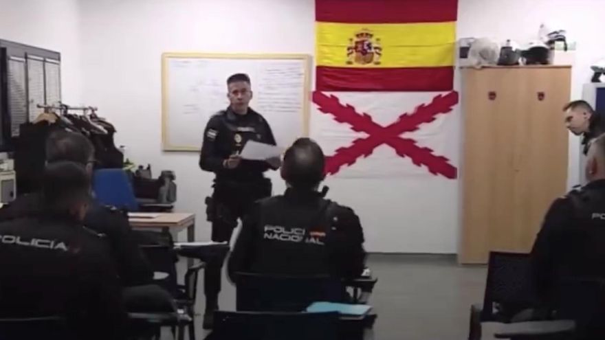 Cruz de Borgoña en una comisaría de Las Palmas de Gran Canaria. (RTVE)