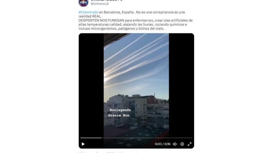 Tuit de Universo Paralelo 1-4 sobre supuesta presencia de estelas químicas en Barcelona.