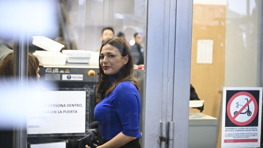 Elisa Mouliaá acude a declarar por las presuntas calumnias a Errejón tras la amenaza de detención del juez