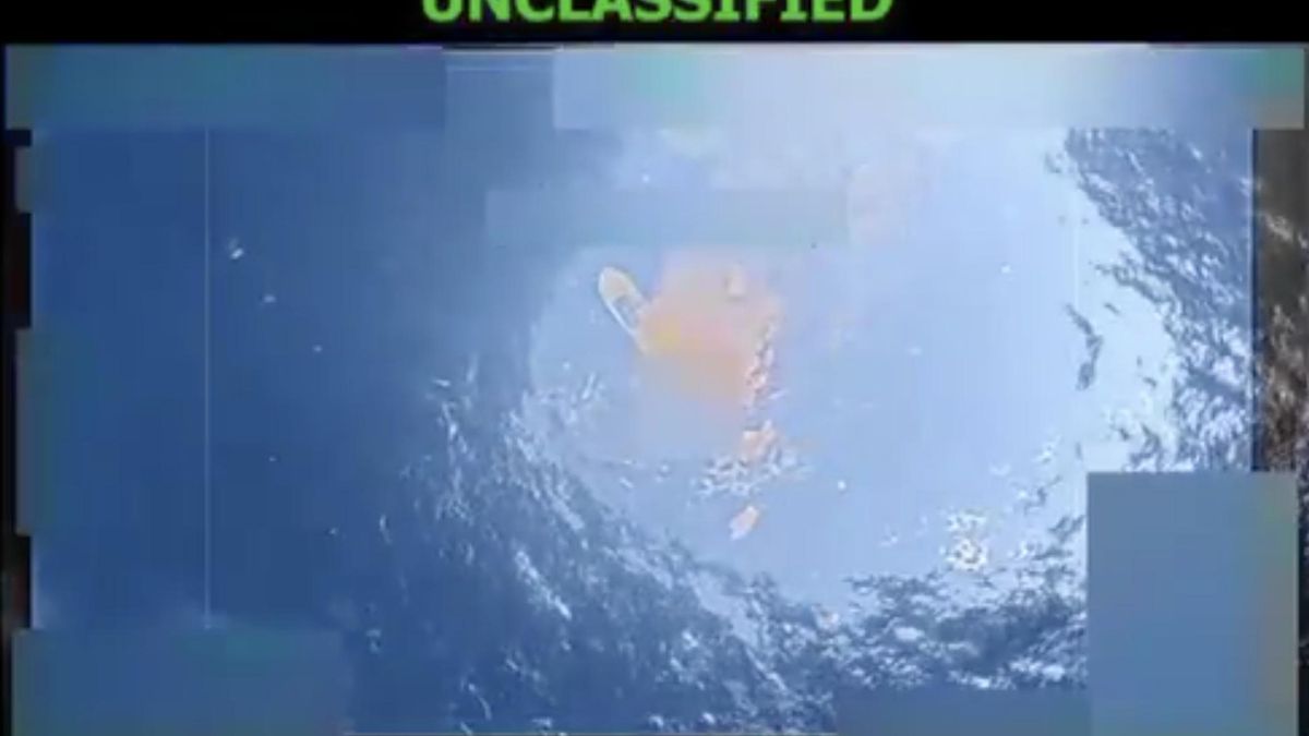 Vídeo del 22 de octubre de 2025 de una supuesta narcolancha atacada por EEUU en el Pacífico.