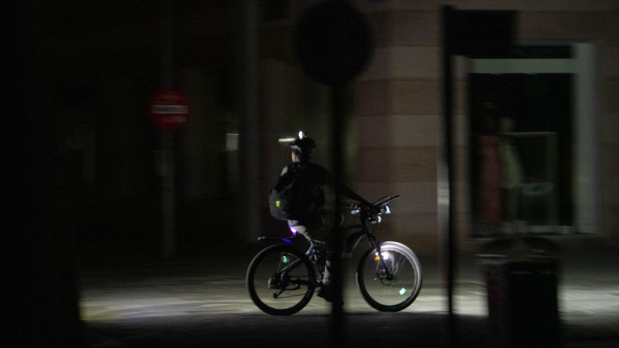 Las calles de Ciudad Real sin iluminación por la noche debido al apagón, a 28 de abril de 2025, en Ciudad Real, Castilla-La Mancha (España).