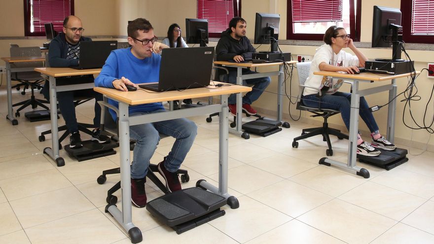 Las dificultades de las personas con discapacidad en la inserción laboral: "He echado muchos currículums y nunca me han llamado"