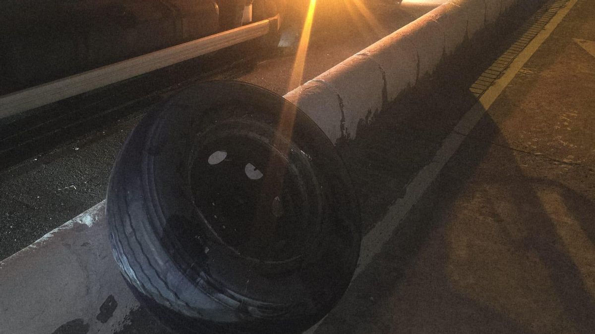 Un camión pierde una de sus ruedas en la GC-1.