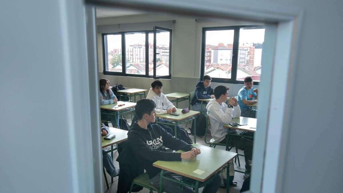 Imagen de archivo de unos alumnos en un instituto