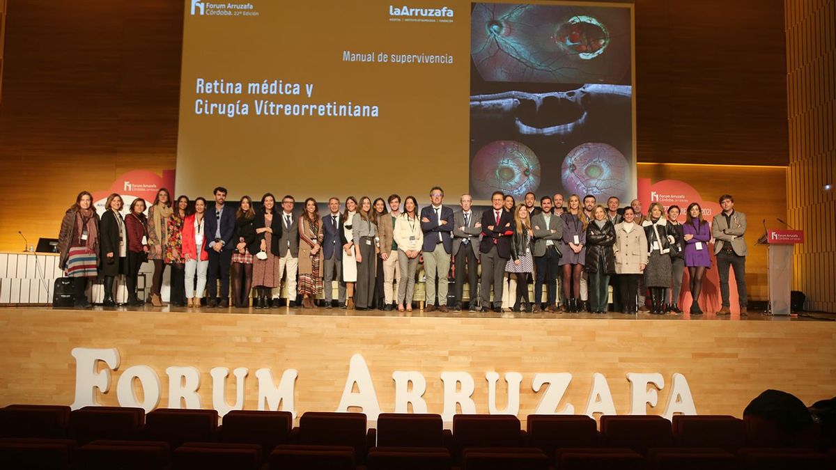 Foto de familia tras la clausura del congreso.