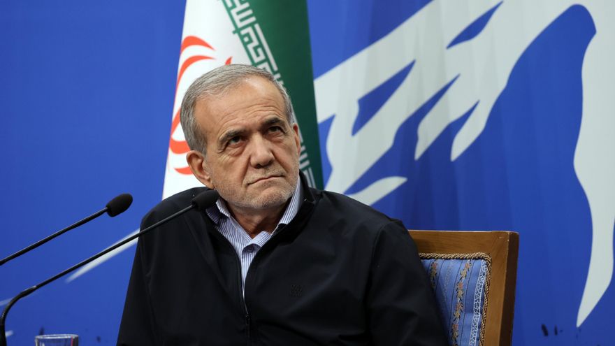 Foto de archivo del presidente de Irán, Masud Pezeshkian, el 16 de septiembre de 2024 durante una rueda de prensa en Teherán. EFE/EPA/ABEDIN TAHERKENAREH