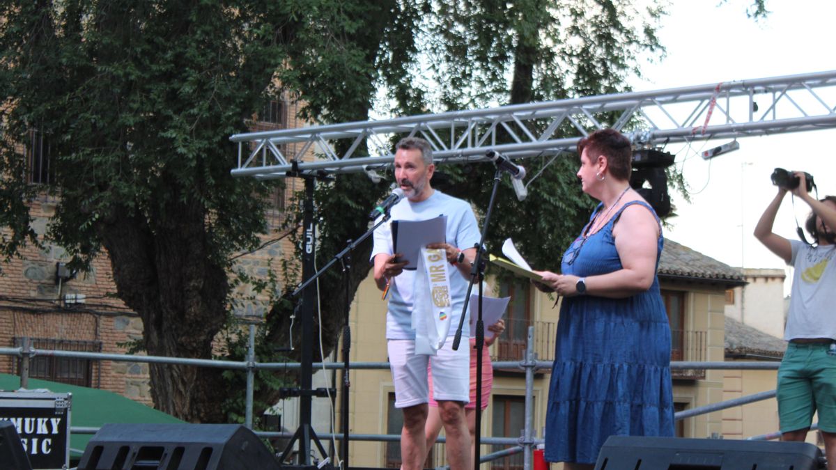 Pedro Jesús García, militar y activista LGTBI, en el escenario en el que se realizó la lectura del manifiesto y la entrega de premios de Bolo-Bolo