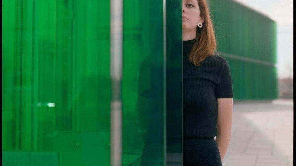 La poeta riojana Adriana Bañares presenta en Córdoba su nuevo libro 'Riesgo eléctrico'