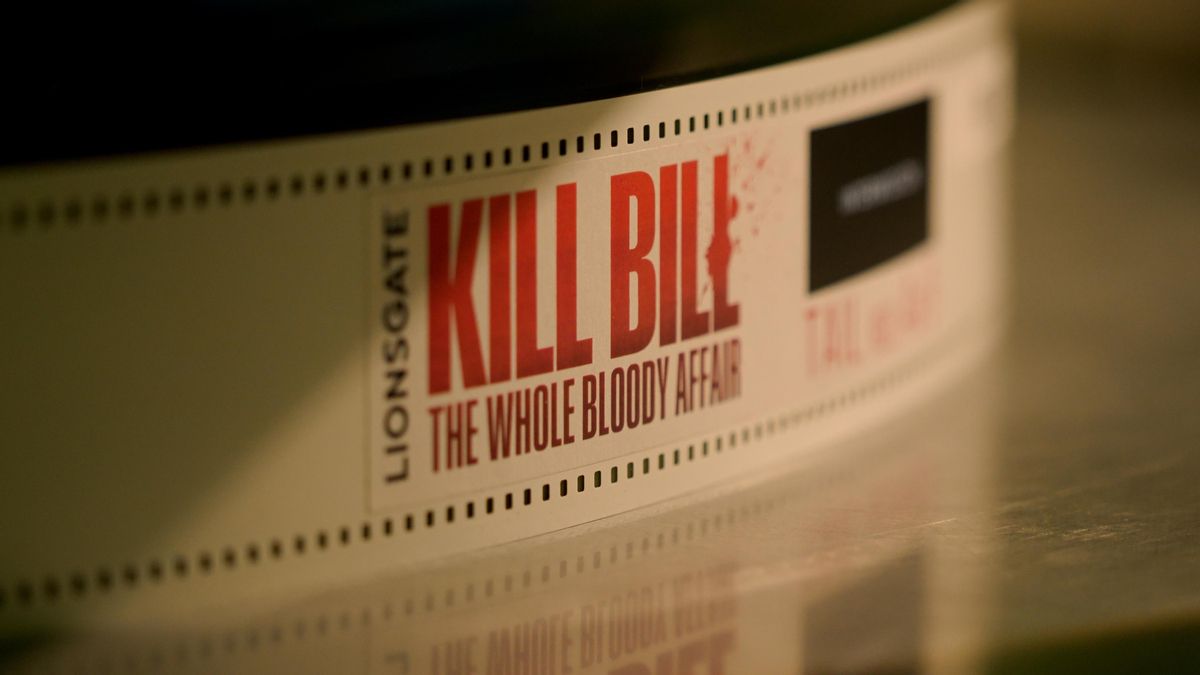 Detalle de la película de 70 mm de 'Kill Bill' cargada en el proyector