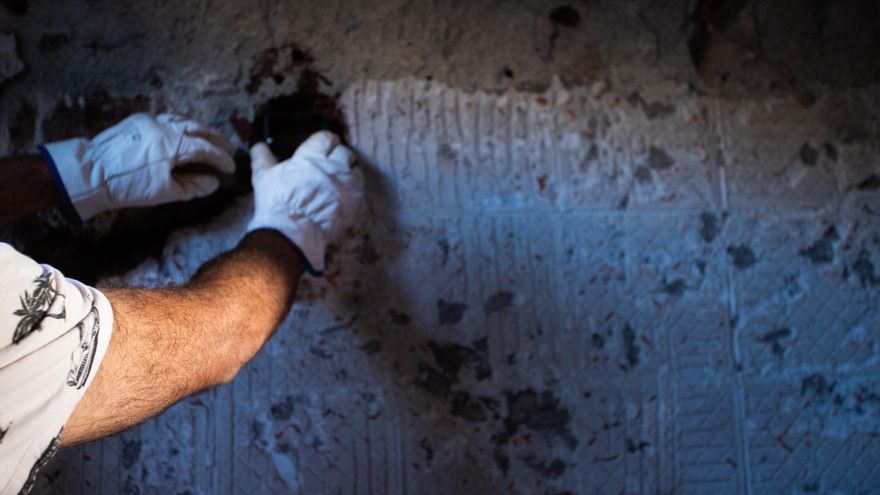 Alberto trabaja en la reforma de su casa