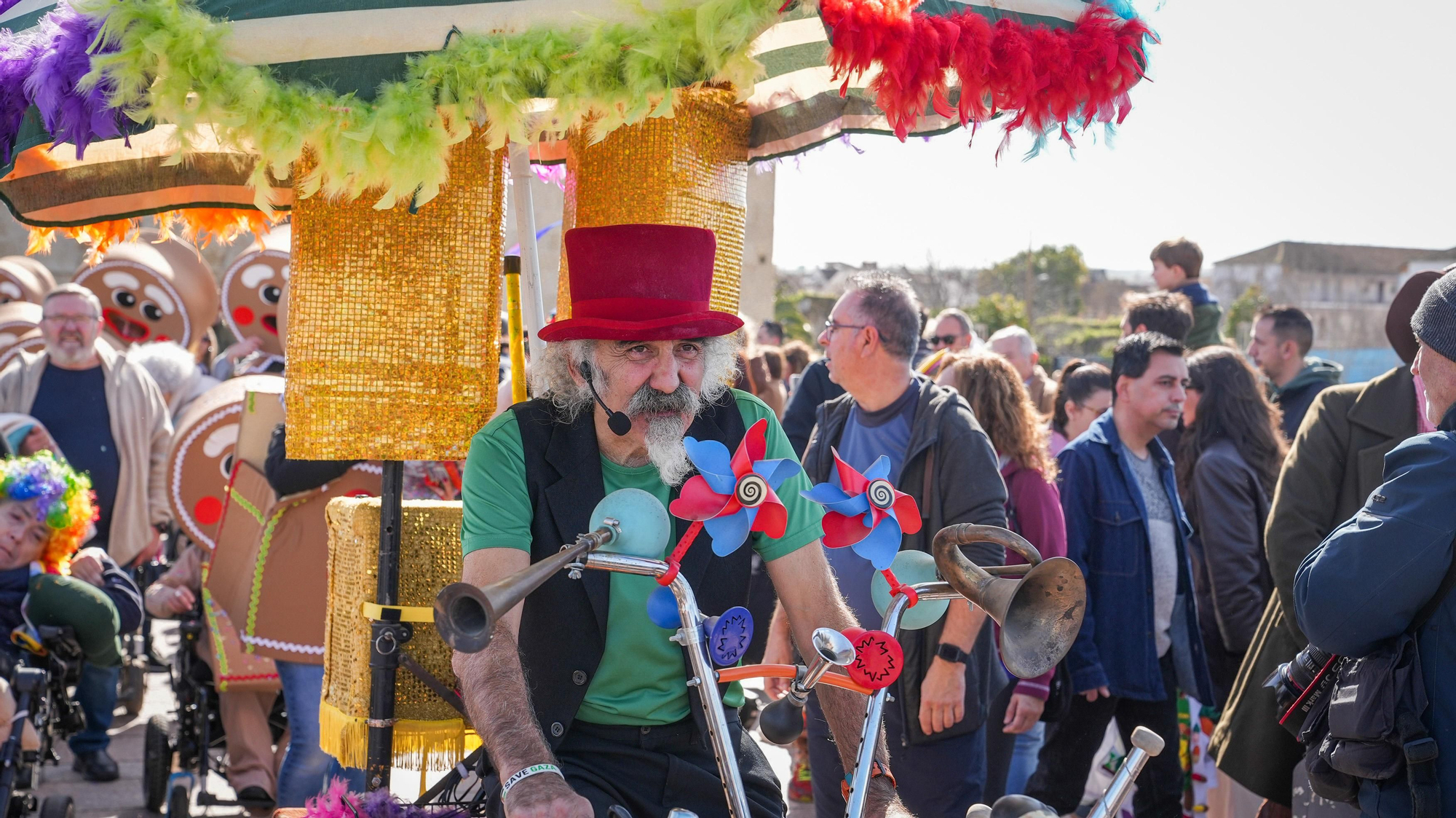 Pasacalles de Carnaval en el Puente Romano