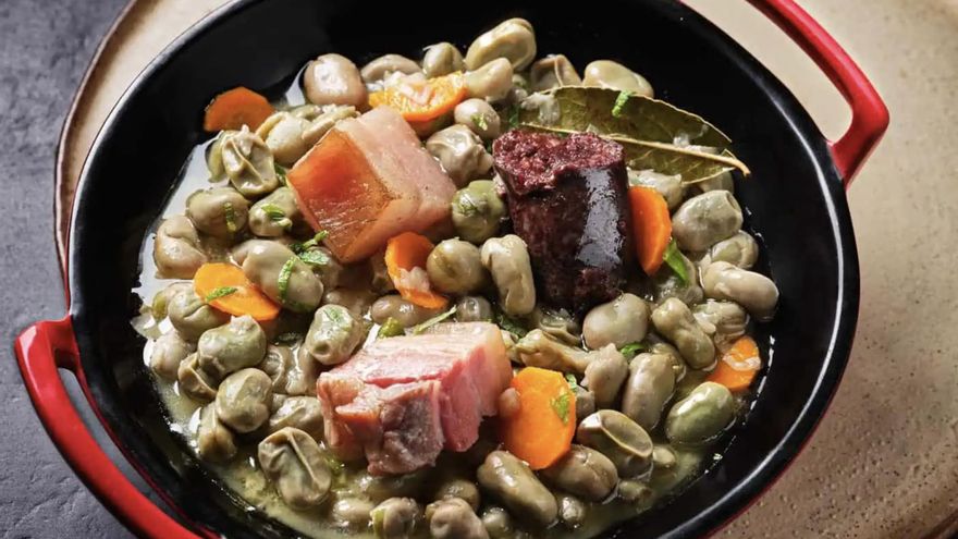Habas con butifarra negra y panceta: cómo cocinar esta joya del recetario tradicional de Catalunya