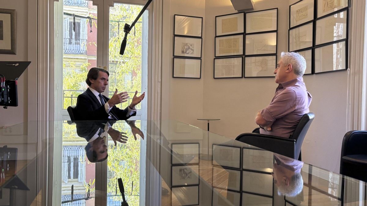 Un momento de la entrevista con Aznar recogida en el documental.