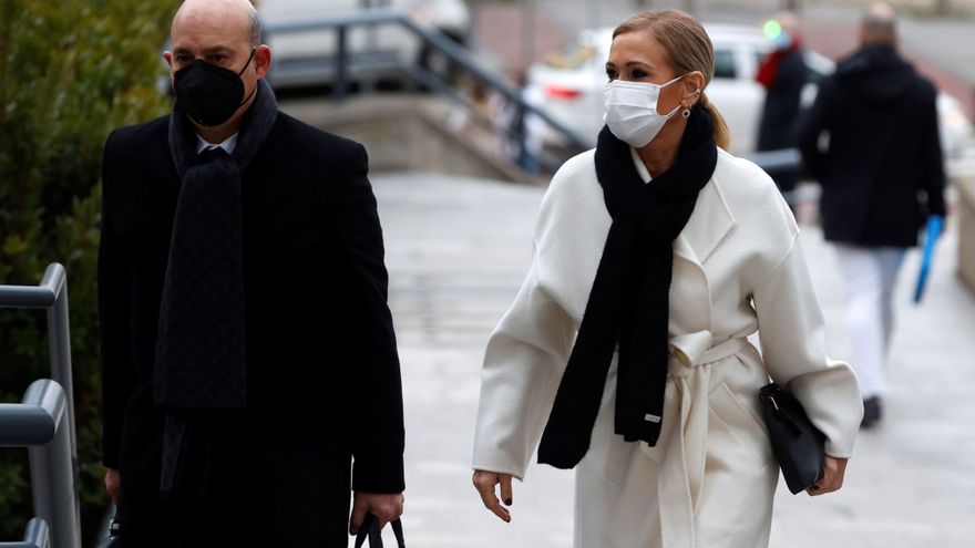 Cifuentes retira en el último momento la supuesta prueba de que defendió su Trabajo de Fin de Máster