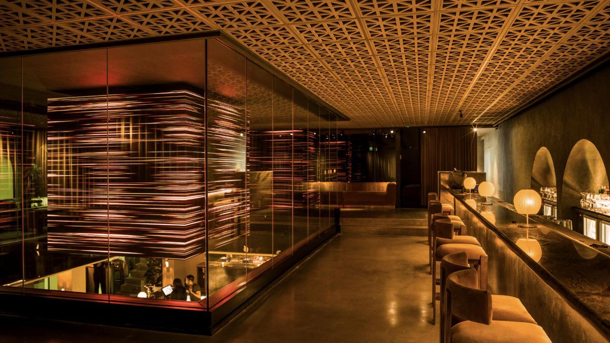 El interior de Costa 70 70, en Costanera Norte.