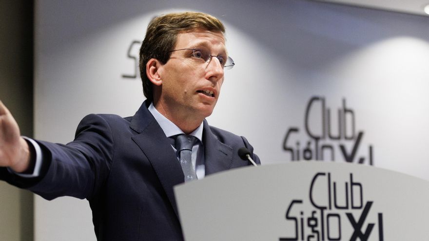 El alcalde de Madrid, José Luis Martínez-Almeida, interviene durante un desayuno-coloquio de Club Siglo XXI.