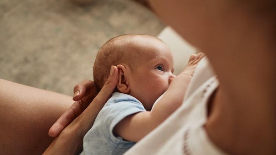 Lactancia materna, la alimentación que protege a la madre y al bebé
