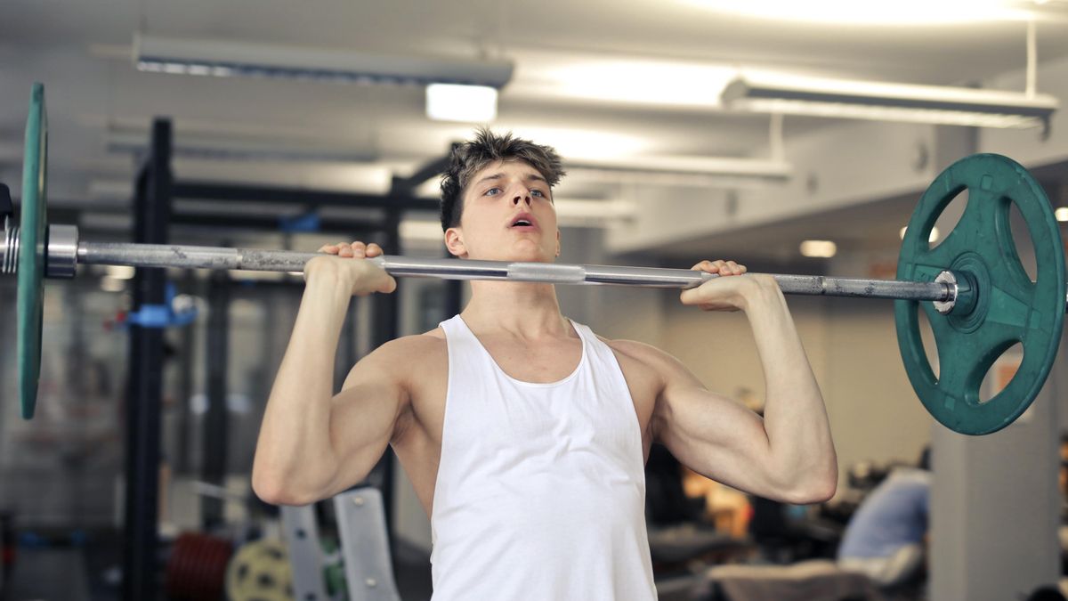 “Es muy recomendable en estas etapas”: un fisio desmonta los mitos sobre el entrenamiento de fuerza en adolescentes