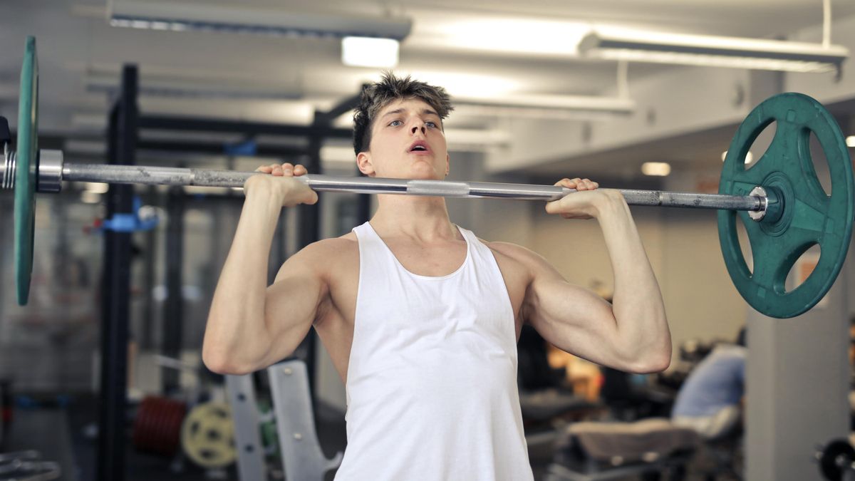 “Es muy recomendable en estas etapas”: un fisio desmonta los mitos sobre el entrenamiento de fuerza en adolescentes