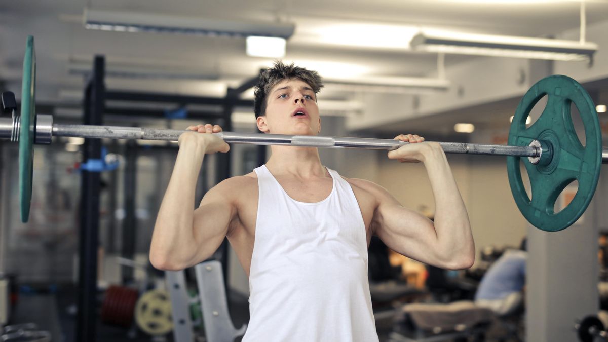 “Es muy recomendable en estas etapas”: un fisio desmonta los mitos sobre el entrenamiento de fuerza en adolescentes