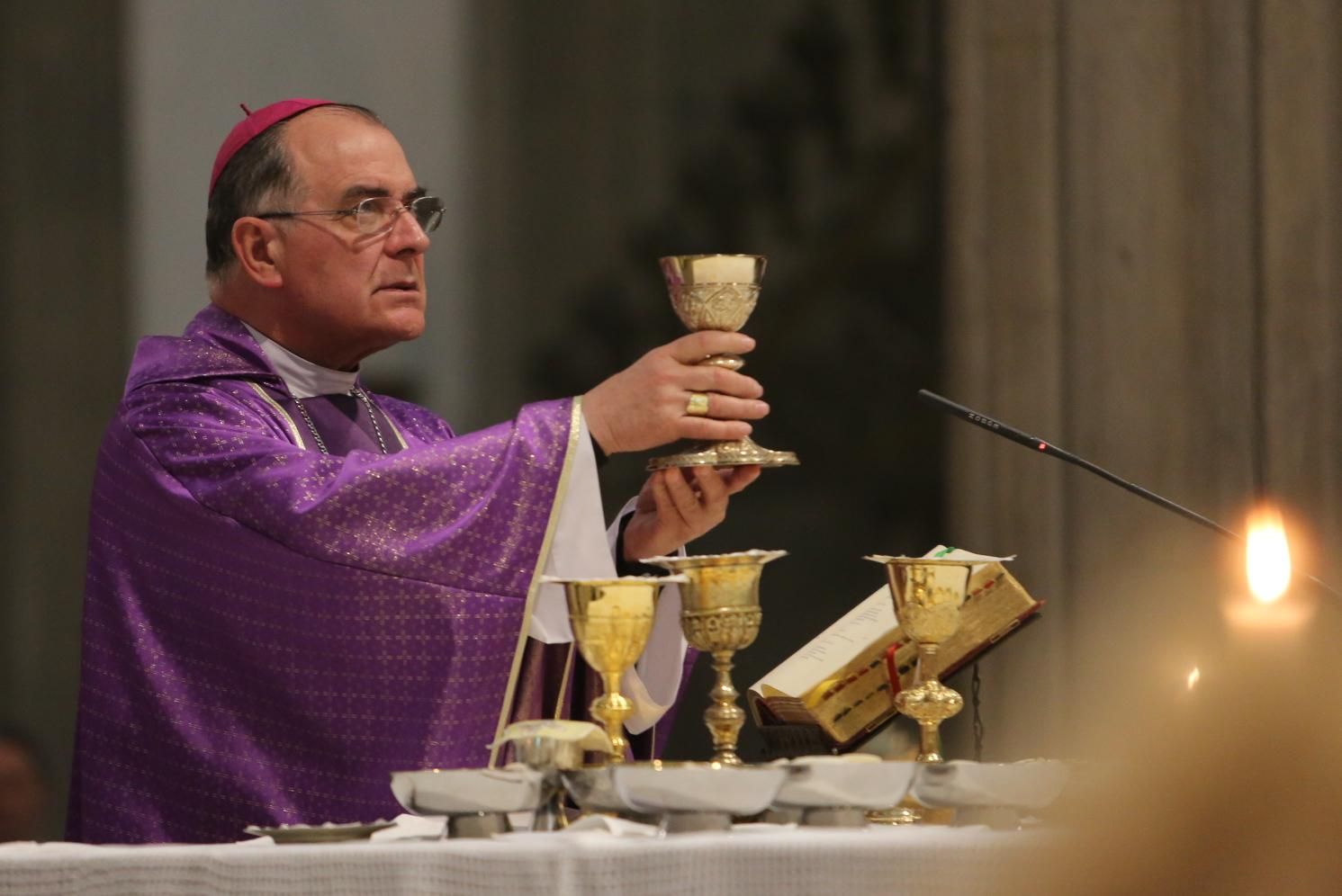 El obispo de Canarias, Francisco Cases