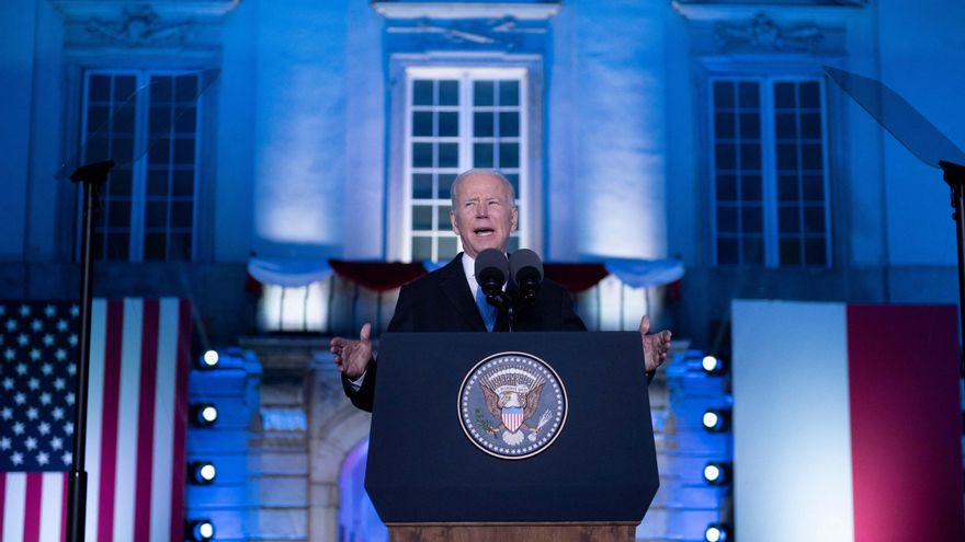 Biden cierra su visita a Polonia y dice que Putin "no puede permanecer en el poder"