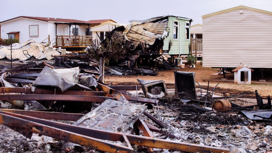 79 personas pierden sus pertenencias en el incendio de un camping en Mollina (Málaga)