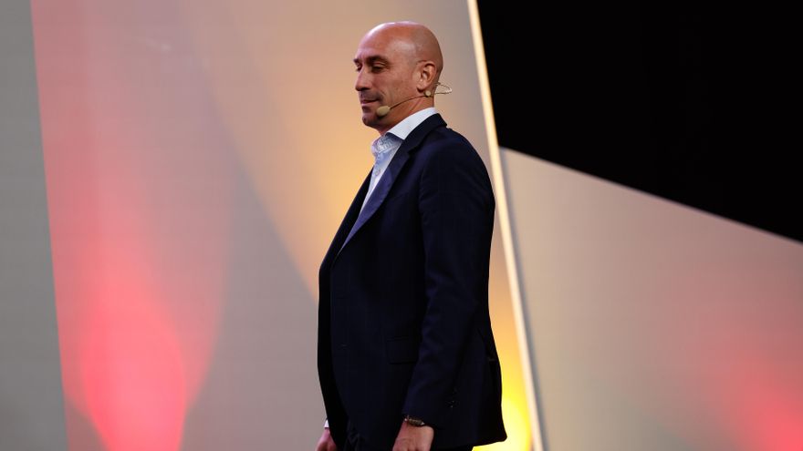 Rubiales, más cerca de la dimisión tras el abandono de las federaciones y los clubes