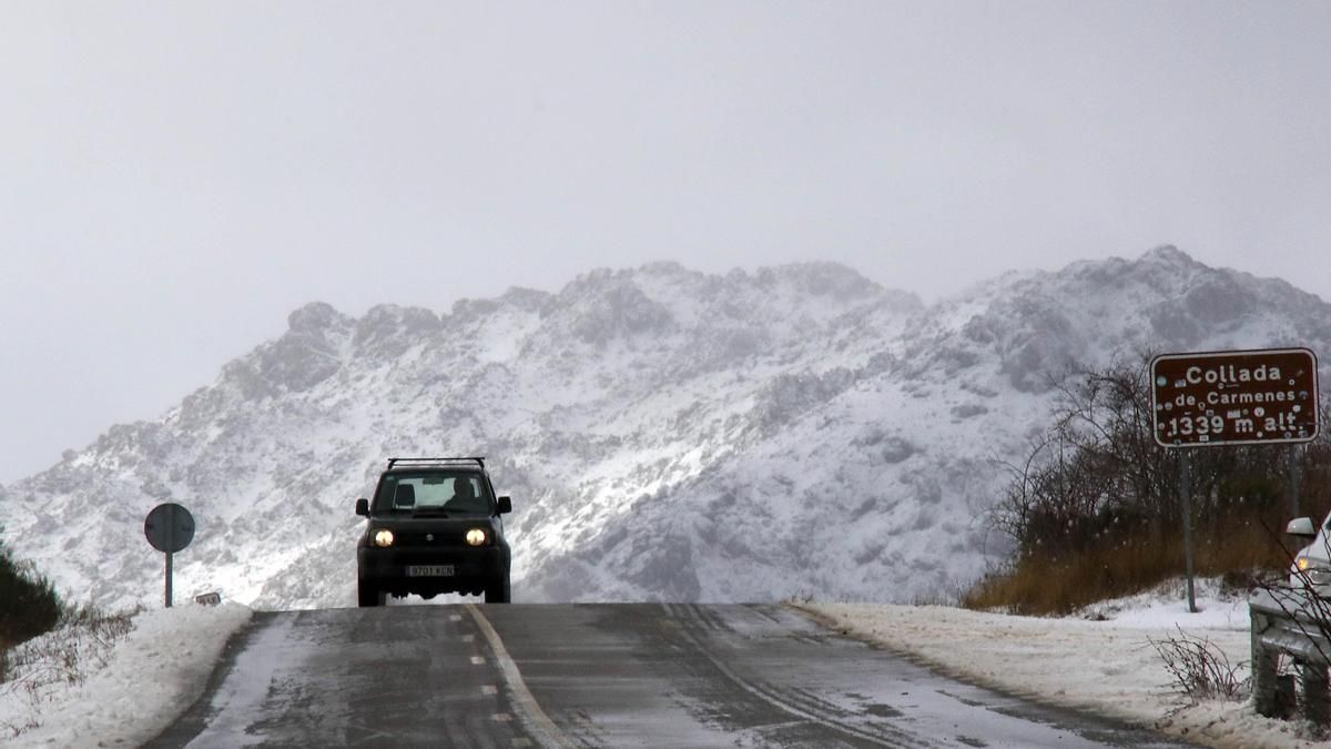 Temporal de nieve en la montaña leonesa.