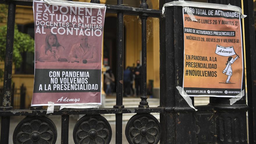 CABA quiere volver a las clases presenciales el 17 de febrero, pero los gremios docentes evalúan un paro