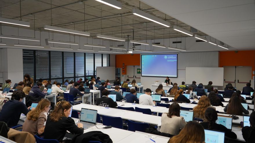 En la imagen, una de las aulas habilitadas para realizar la prueba de admisión en el Campus de Sevilla.