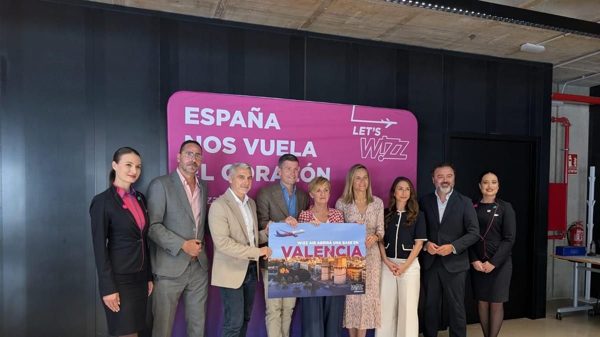 Presentación de la nueva base aérea de Wizz Air en Valencia