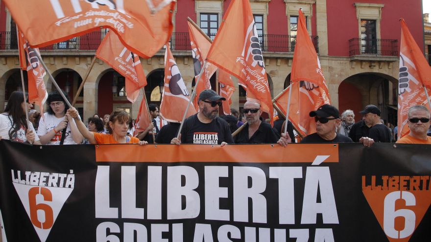 Varios cientos de personas piden en Gijón la puesta en libertad de las 'Seis de La Suiza'