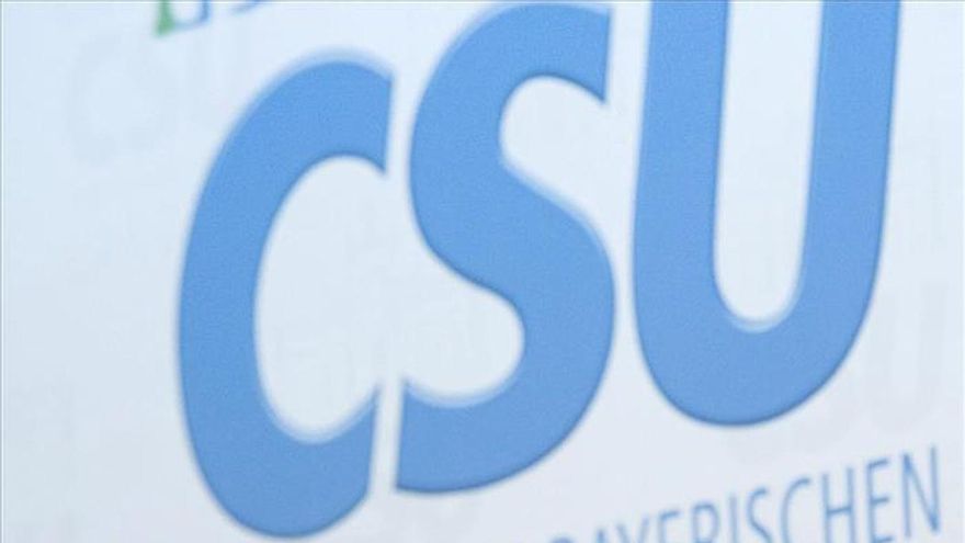 Los socios bávaros de Merkel amenazan por escrito con llevar al Constitucional la política de refugiados