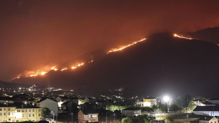 La superficie quemada en Ourense: todo el municipio de Madrid o 87.000 campos de fútbol