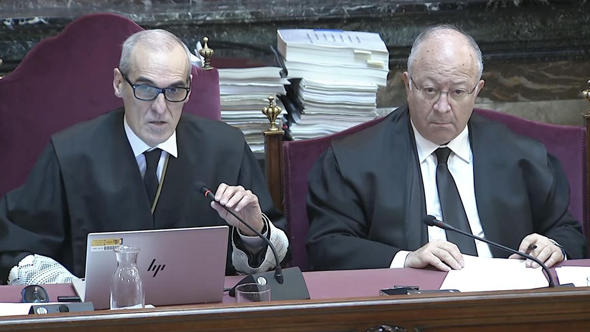 El fiscal Alejandro Luzón (izquierda) protagonizó un momento de tensión al protestar por una interrupción de la defensa de Koldo.